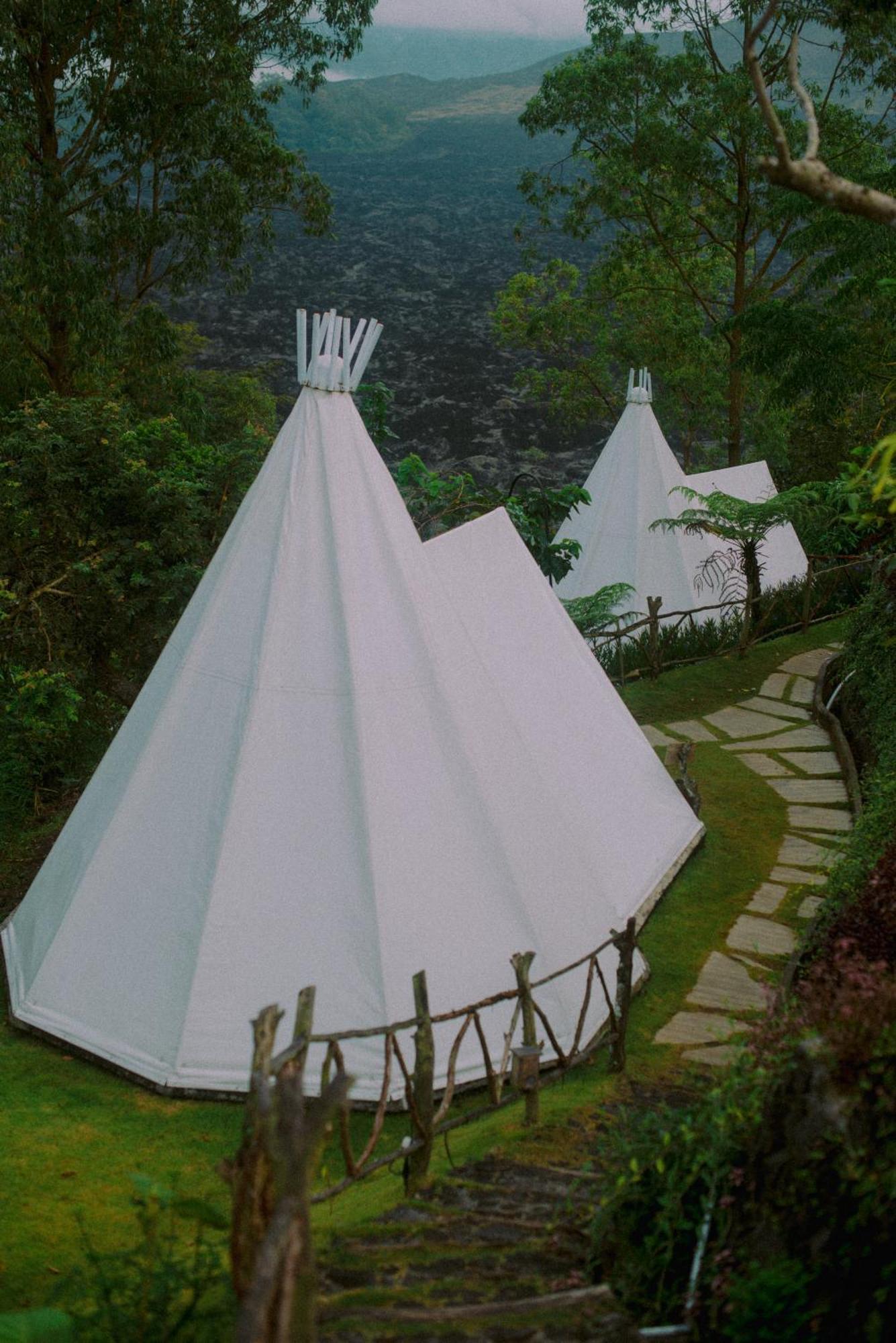 Luxury tent Alam Caldera Camp & Resto Kubupenlokan